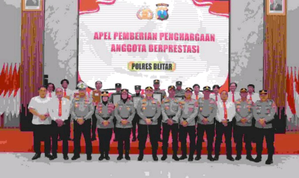 Kapolres Blitar Berikan Penghargaan bagi Personel Berprestasi, Dorong Profesionalisme dan Humanisme