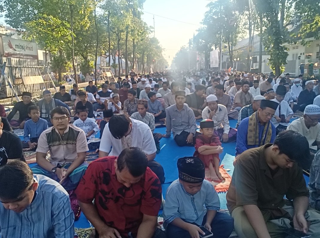 Pemkab Tulungagung Gelar Sholat Idul Adha 1446 H Penuh Khidmat