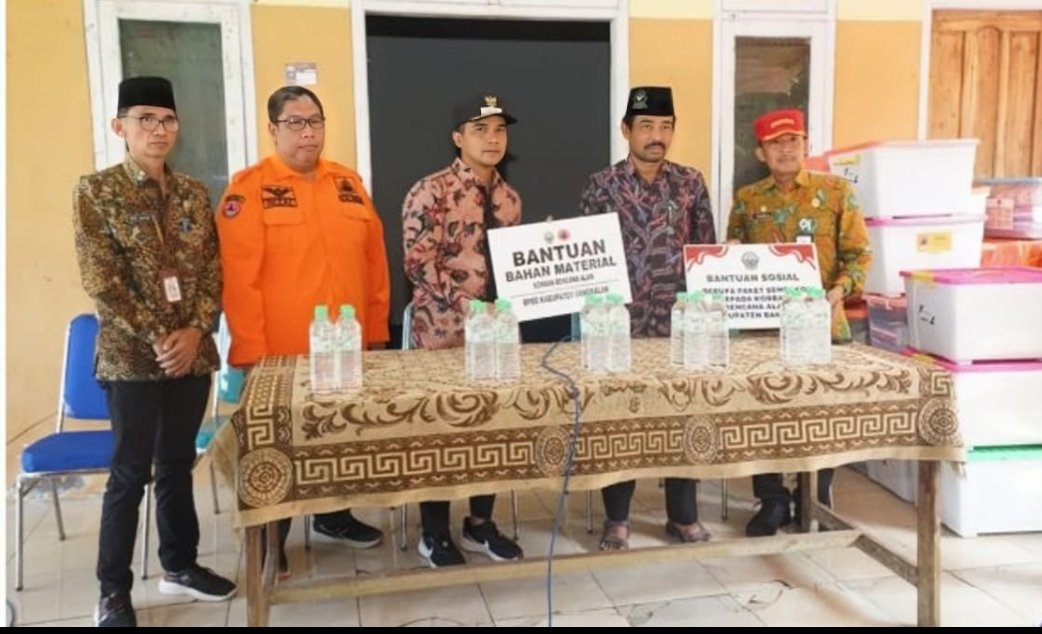 Bupati Bangkalan Salurkan Bantuan untuk Warga Terdampak Puting Beliung di Batangan