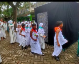 LPI Al Azhaar Tulungagung Tanamkan Spiritualitas Lewat Manasik Haji Massal