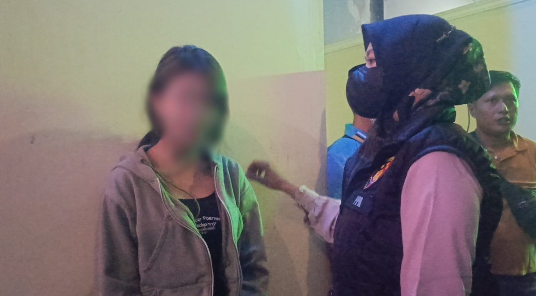 Malam yang Menyayat Nurani: Anak di Bawah Umur Jadi Pemandu Lagu, Karaoke Tulungagung Dirazia