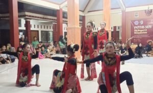 Pentas Seni SDN 2 Moyoketen :  Panggung Ekspresi Siswa