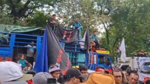“Truk Berhenti, Rakyat dan Sopir  Menjerit: Jerat Aturan ODOL Picu Krisis Pasokan Sayur”