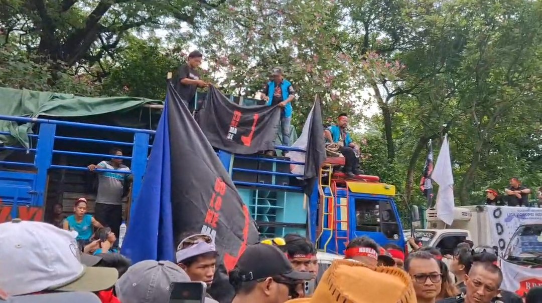 “Truk Berhenti, Rakyat dan Sopir Menjerit: Jerat Aturan ODOL Picu Krisis Pasokan Sayur”