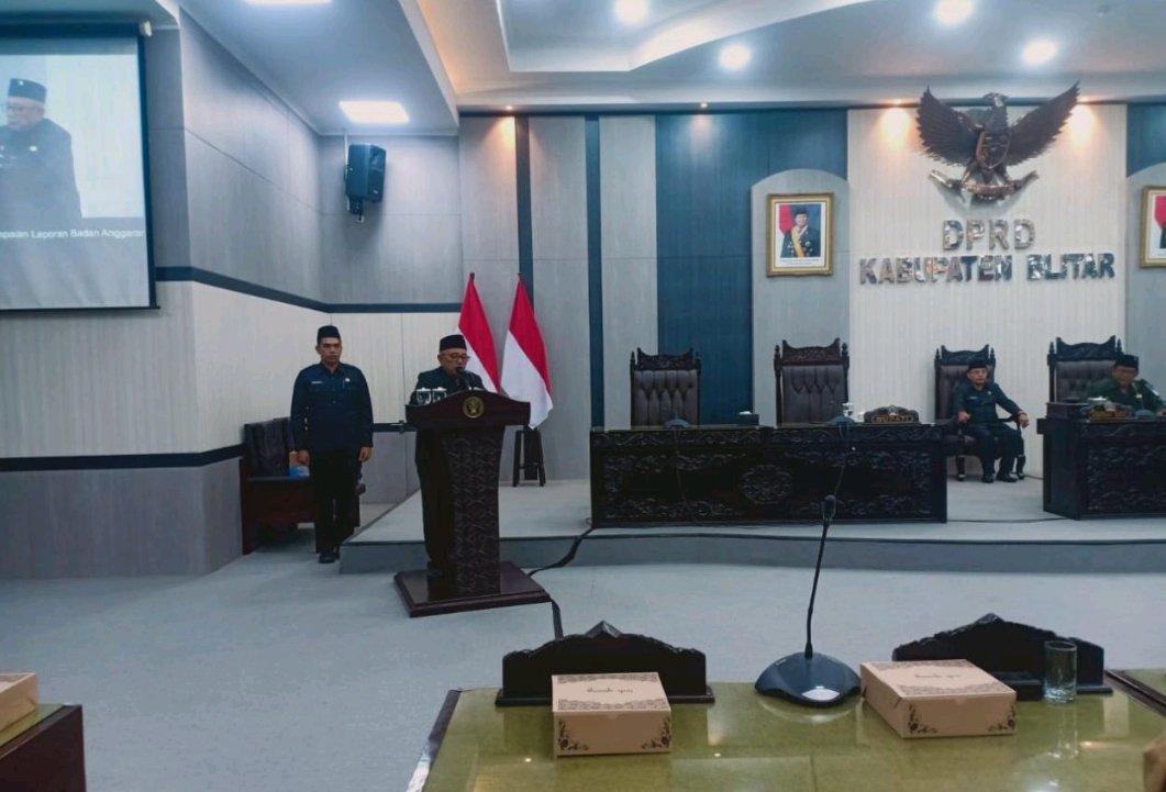 Rapat Paripurna DPRD; Bupati Blitar Rijanto Sampaikan Jawaban Akhir Ranperda LPj. APBD 2024.