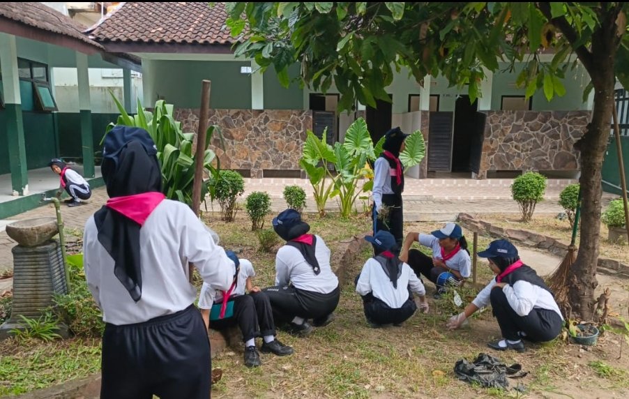 SMAN 1 Boyolangu Tumbuhkan Karakter Positif Siswa Baru Sejak Hari Pertama
