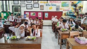 Senin yang Berbeda di SDN 1 Kampungdalem: Saat Sarapan Jadi Hak Setiap Anak”
