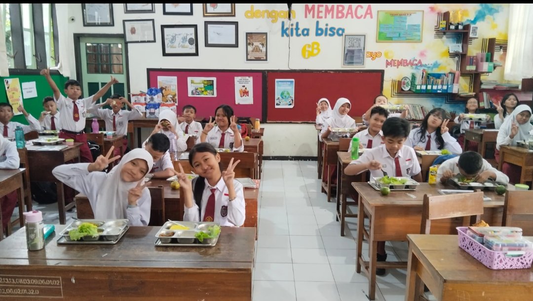 Senin yang Berbeda di SDN 1 Kampungdalem: Saat Sarapan Jadi Hak Setiap Anak”