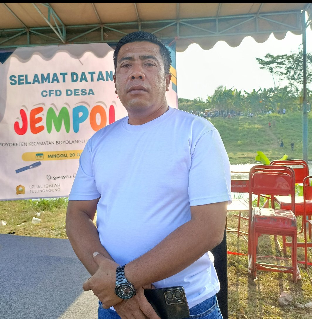 Tradisi Hidup Kembali di Sungai Ngrowo Lomba Sambitan Layangan Perdana di Moyoketen Jadi Pesta Rakyat yang Penuh Tawa