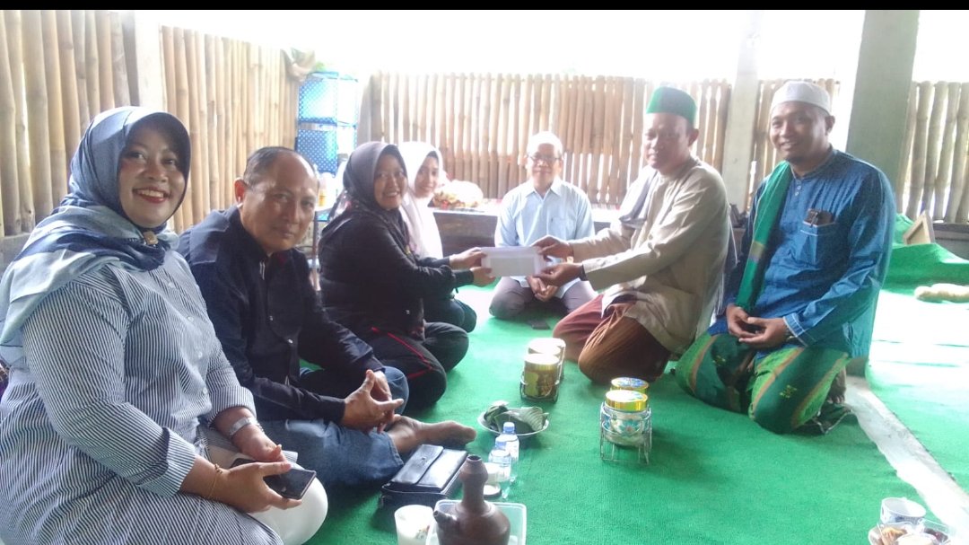 Peduli Lansia Terlantar, Komisi C DPRD Tulungagung Salurkan Bantuan ke Dua Yayasan