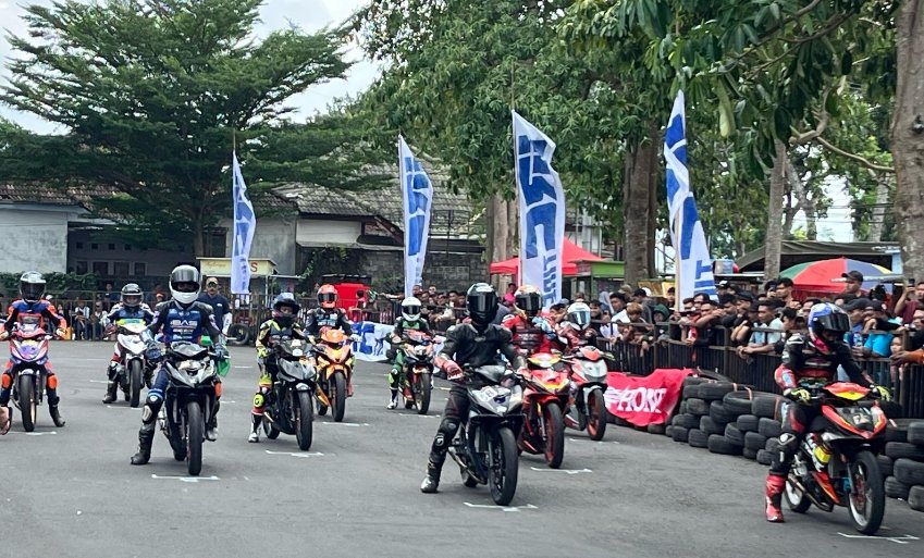 Sirkuit” GOR Lembu Peteng Membara, Pembalap Jawa Timur Antusias di Bupati Perumdam Cup Race 2025 Tulungagung