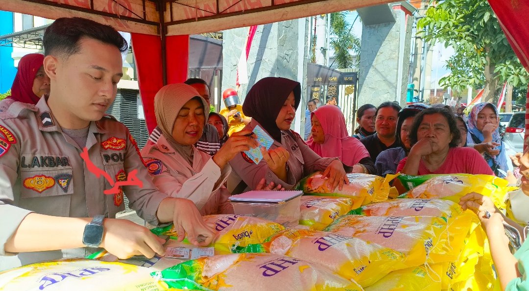 Beras Murah Rp12 Ribu Diserbu Warga, Polres Tulungagung Tambah Stok Hingga 49 Ton