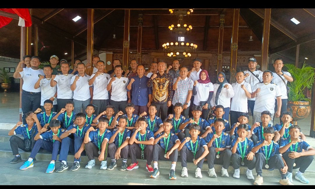 Bola Kehormatan Tim Sepakbola U 13 Tulungagung Menari Gemilang, Taklukkan Jatim dan Persembahkan Piala