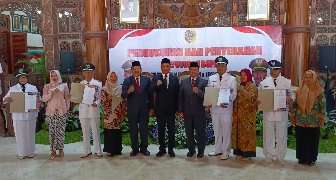 Bupati Gatut Sunu Kukuhkan Perpanjangan Jabatan Empat Kades hingga 2027
