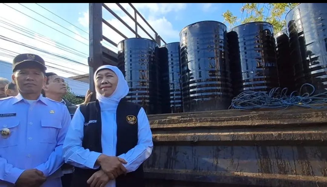 Pemprov Jatim Salurkan 300 Drum Aspal untuk Perbaikan Jalan Tulungagung
