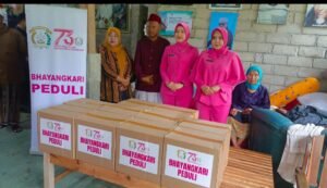 PC Bhayangkari Tulungagung Tebar Kasih untuk Lansia di Hari Kesatuan Gerak Bhayangkari ke-73