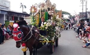 Warga Desa Batangsaren Hidupkan Pawai Bhinneka Tunggal Ika : Wabup Tulungagung Mengapresiasi