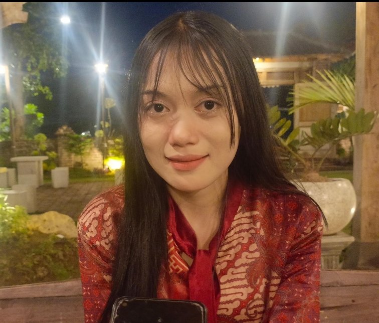 Eka Fibri Mahasiswi Tulungagung Buktikan Dunia Akademik dan Modeling Bisa Sejalan