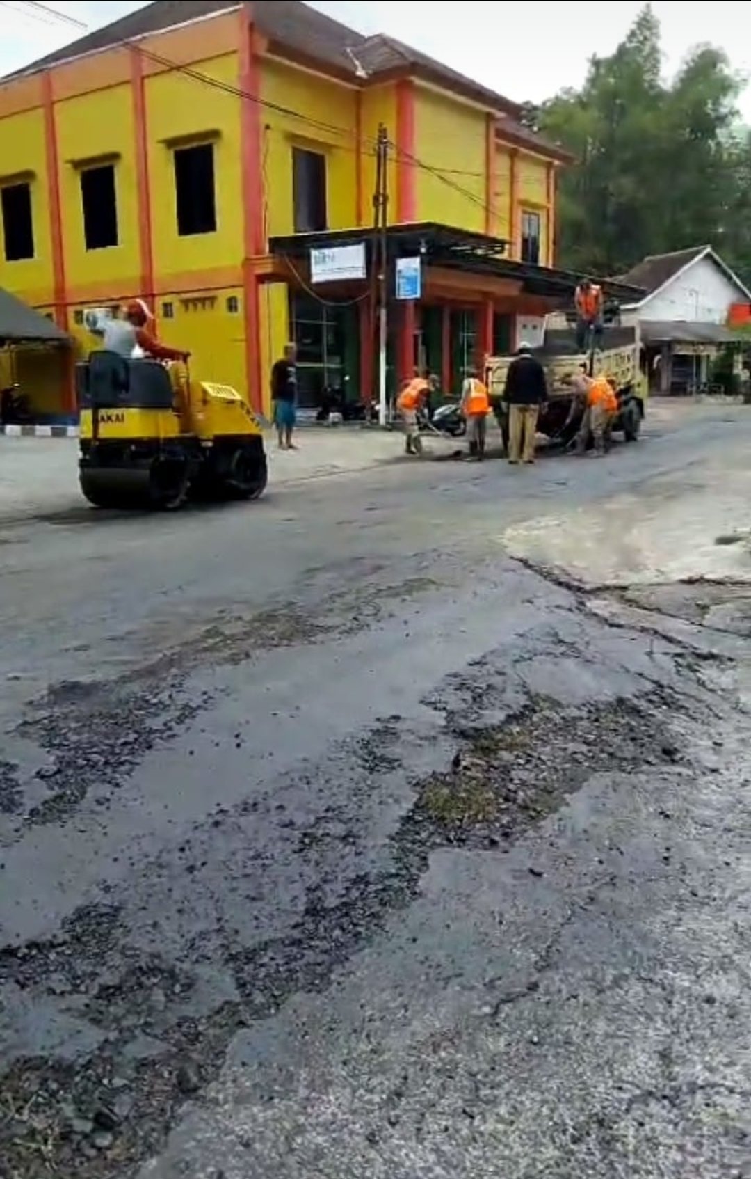 Desa Ngepeh Wujudkan Jalan Harapan Lewat Gotong Royong dan Bantuan BAZNAS