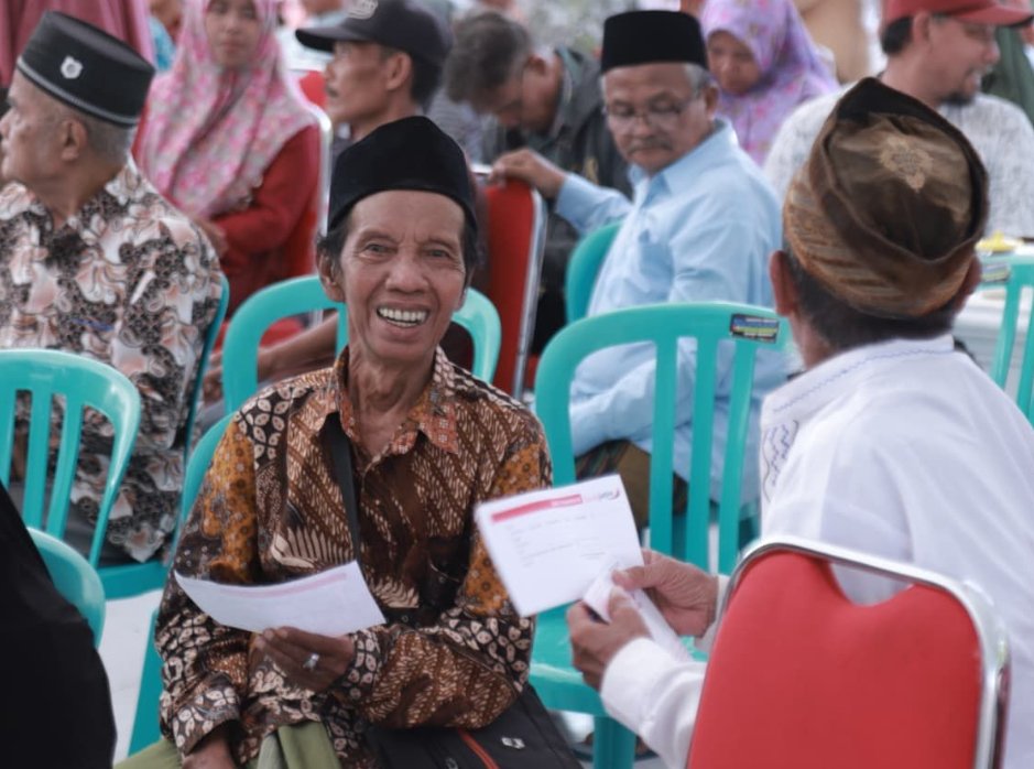 Dari Masjid ke Balai Desa: Ketulusan Pak Samhaji Mengabdi di Tengah Percepatan Insentif Guru Ngaji