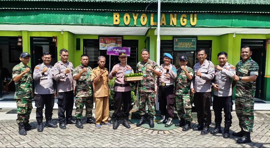Dari Sawah ke Desa: Koramil Boyolangu Wujudkan TNI yang Kembali ke Rakyat