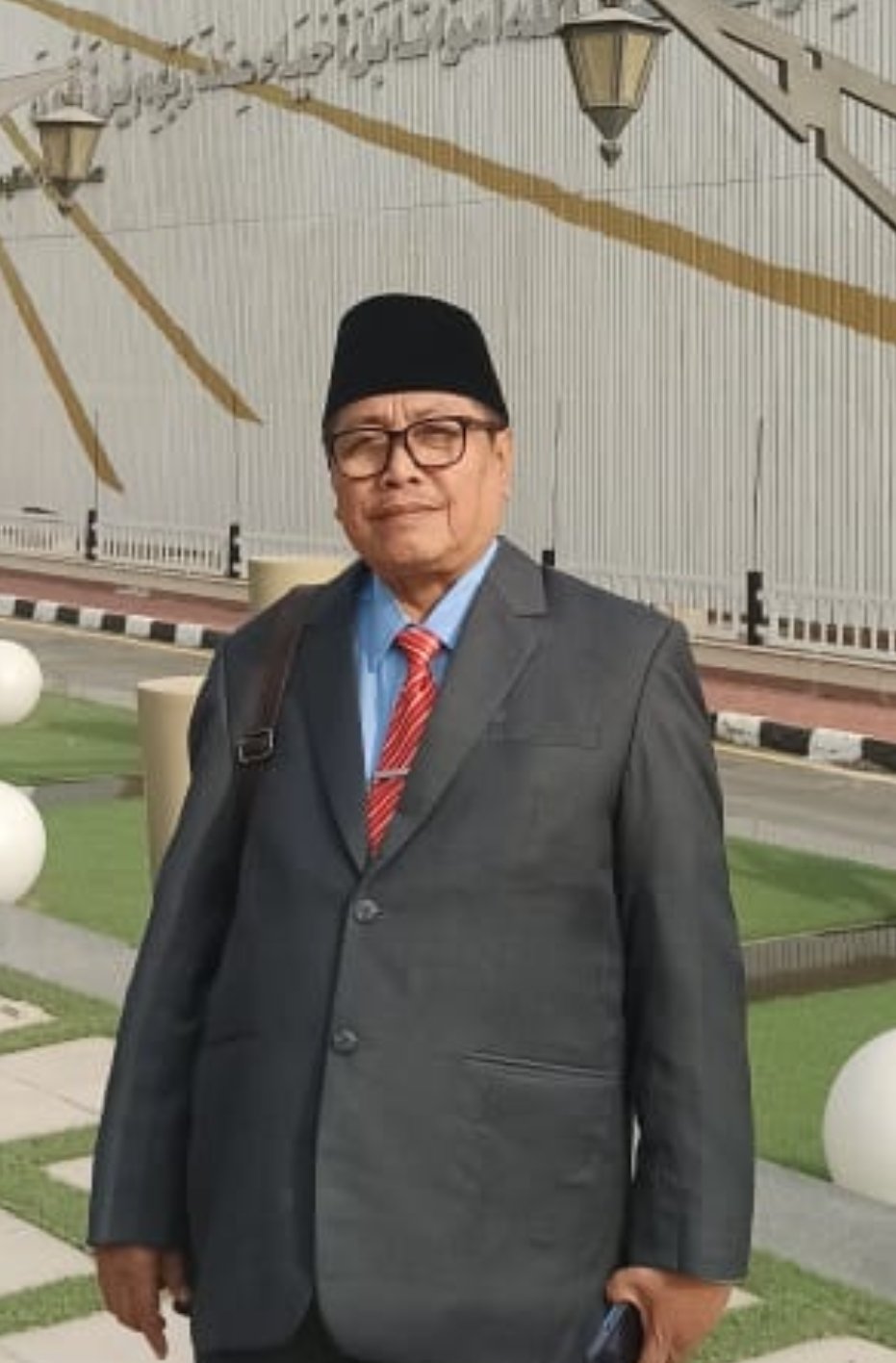 PERNYATAAN SIKAP RESMI DR. H. ROMADLON SUKARDI, MM ATAS NAMA TIGA LEMBAGA