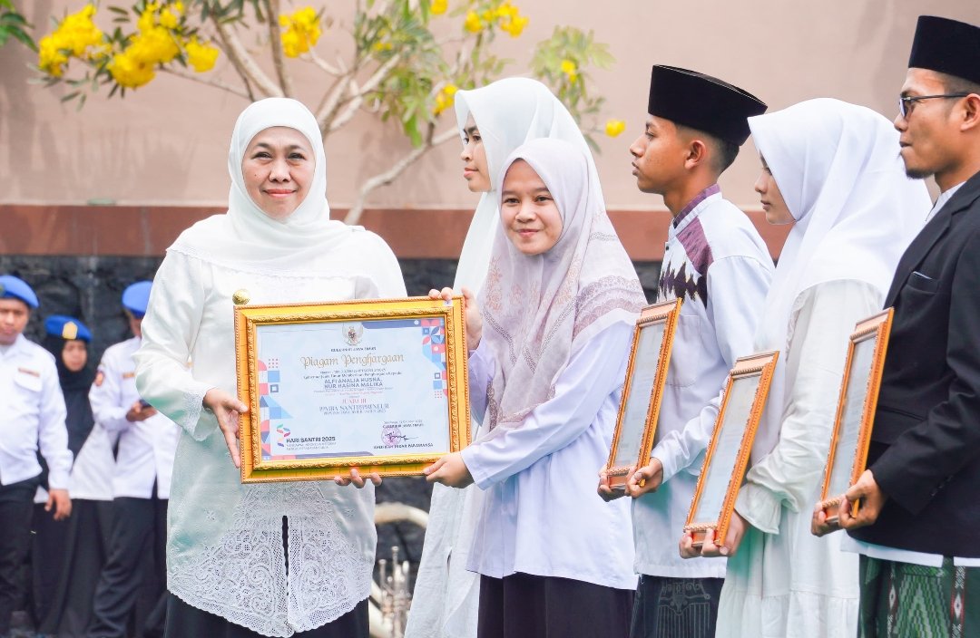 Gubernur Khofifah: Santri Harus Adaptif dan Berdaya Saing Global