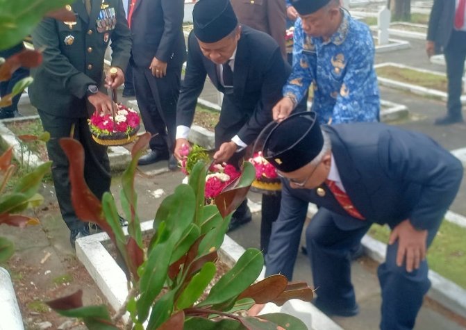 Bupati Blitar  di Peringatan Hari Pahlawan  Ajak Masyarakat Kobarkan Semangat Kepahlawanan