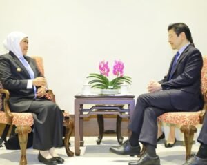 Khofifah Paparkan Kerja Sama Karbon dan Investasi Saat Bertemu PM Singapura Lawrence Wong