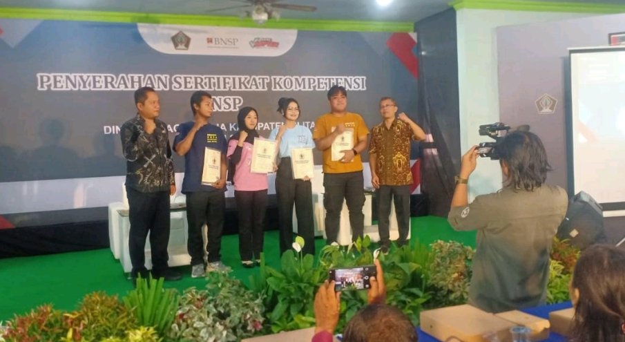 166 Peserta LEC Garum Raih Sertifikat BNSP, Disnaker Blitar Tegaskan Komitmen Cetak Tenaga Kerja Kompeten