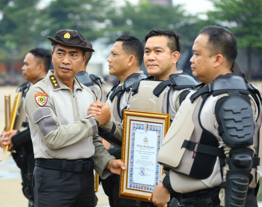 Kapolres Blitar Raih Dua Penghargaan Bergengsi di Apel Kasatwil 2025