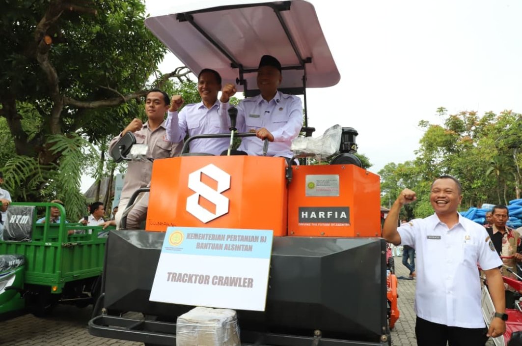 Dorong Pertanian Maju, Pemkab Tulungagung Gelontorkan Puluhan Alsintan untuk Petani