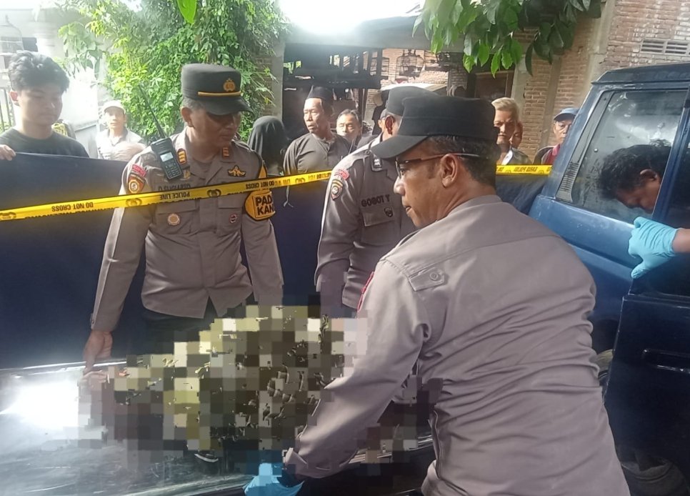 Mayat Ditemukan dalam Mobil Tertutup di Gaprang Kanigoro, Diduga Meninggal karena Kehabisan Oksigen