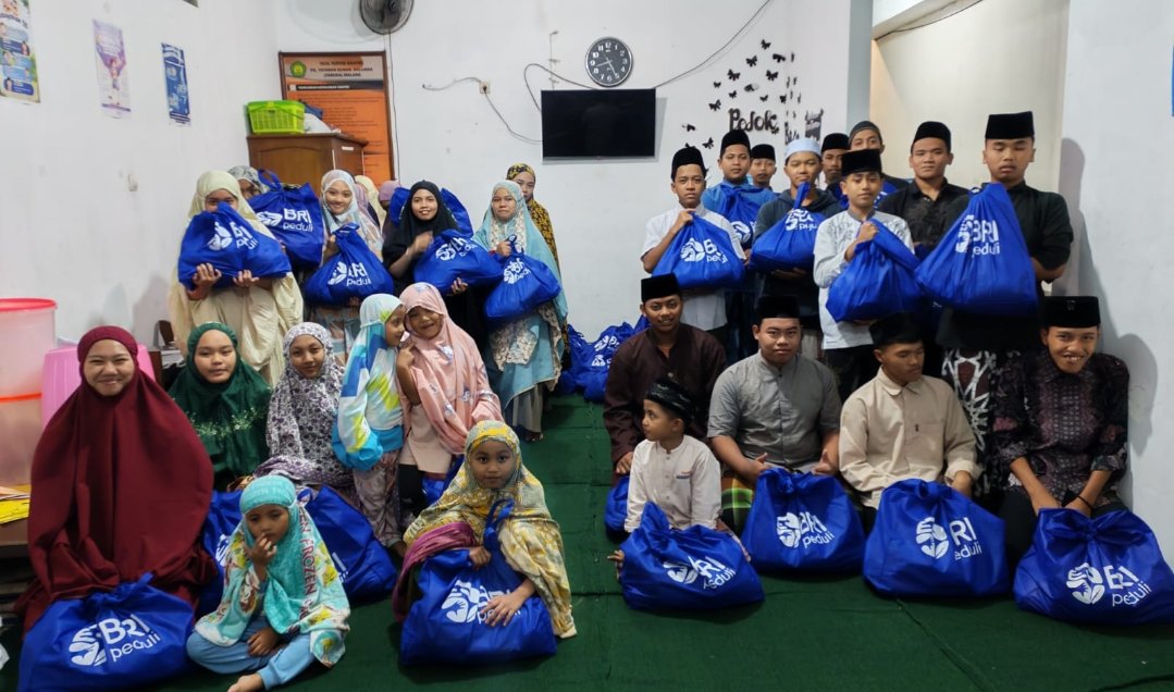BRI Region 13 Malang Salurkan CSR ke Panti Asuhan dan Griya Lansia