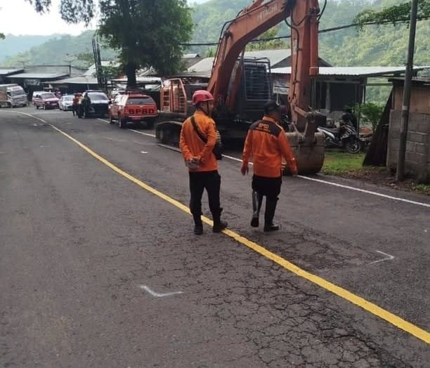 Tim SAR Gabungan Tangani Longsor Jalur Nasional Trenggalek – Ponorogo KM 16