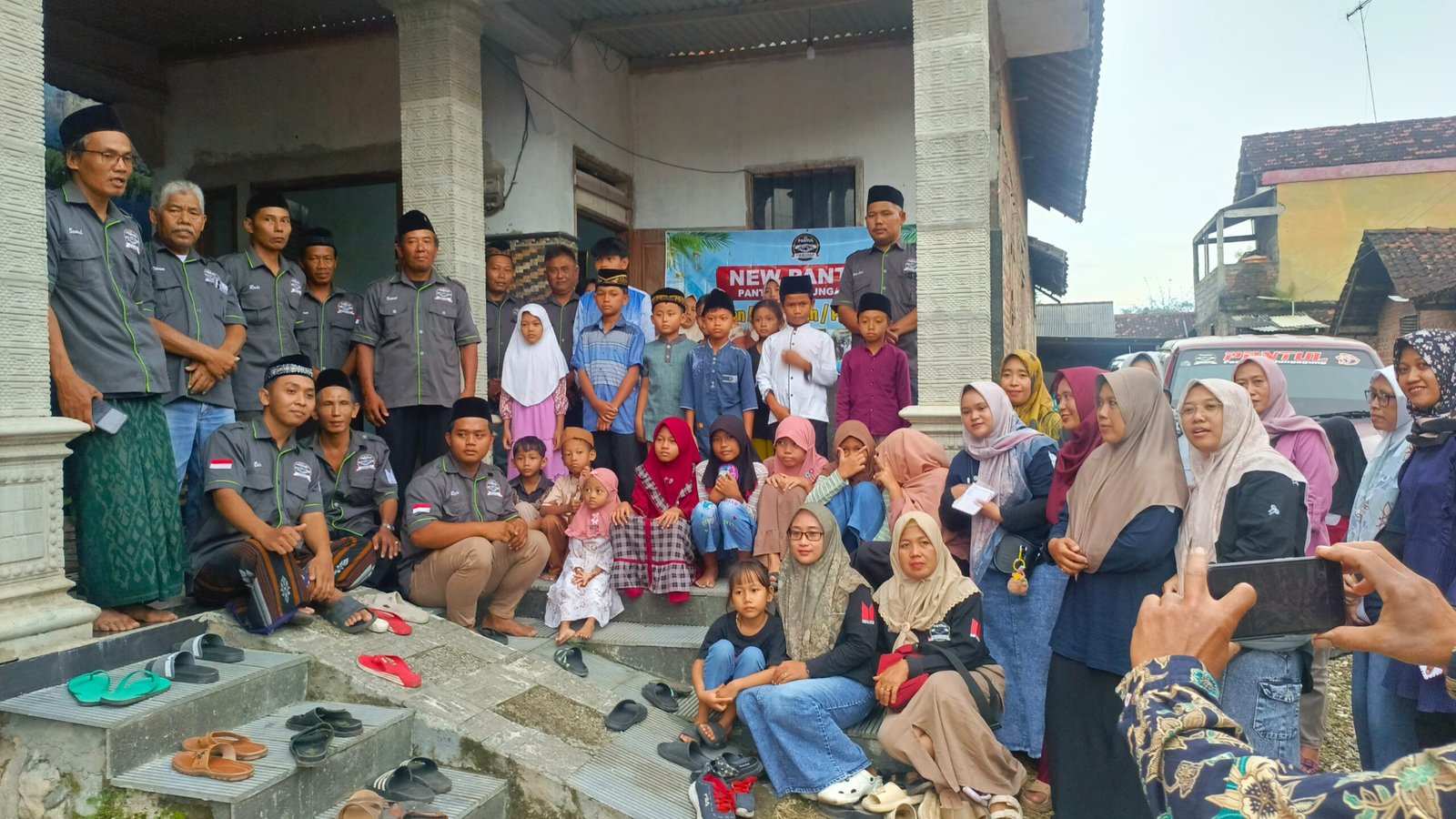 Panther Tulungagung Santuni 45 Anak Yatim dan Dhuafa di Desa Sawo