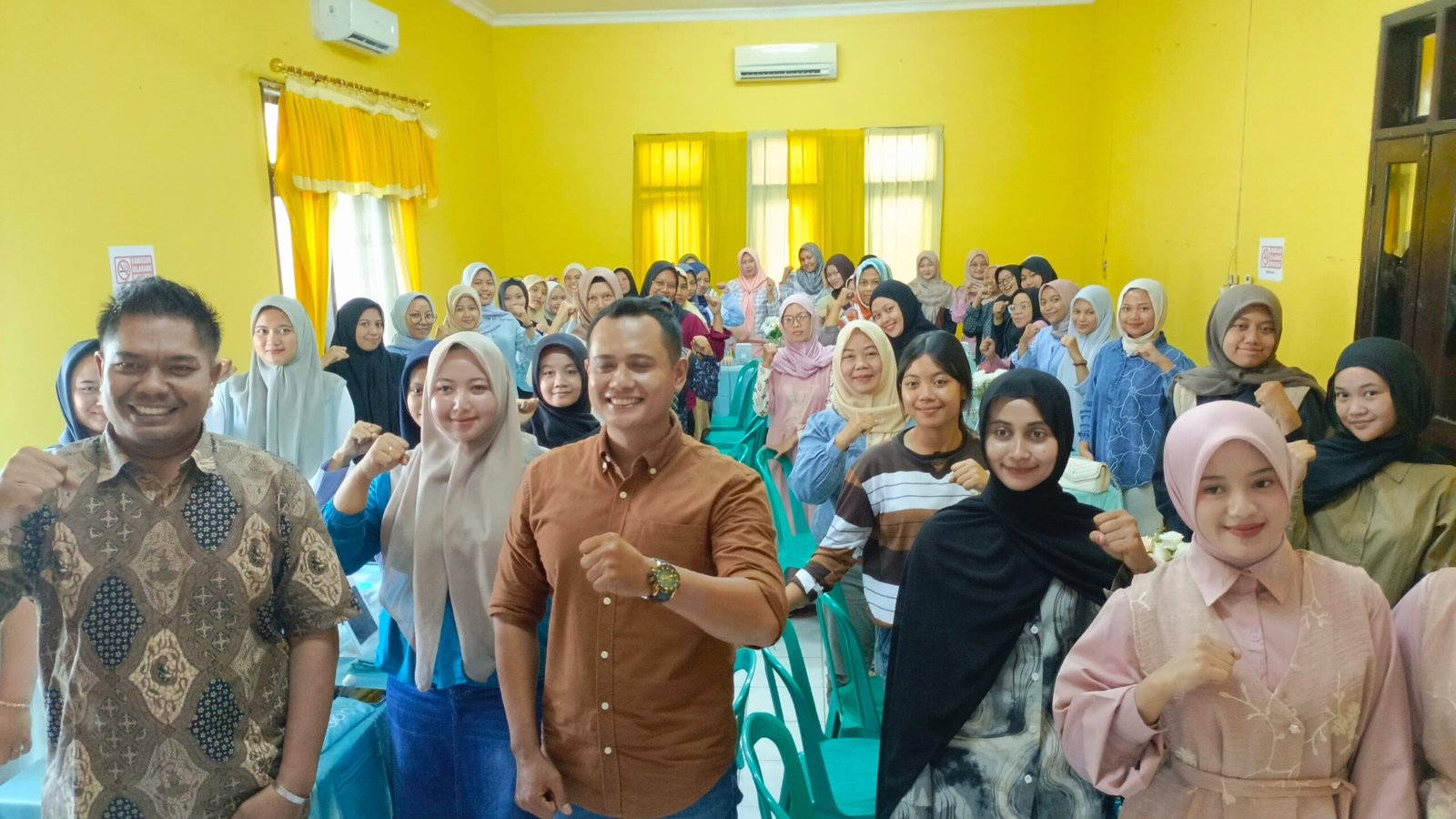 Makeup Class Ajarkan Riasan Natural Sambut Idul Fitri  Digelar Golkar Tulungagung