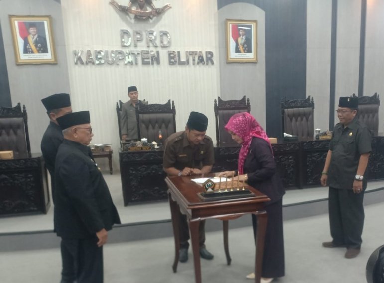 DPRD dan Pemkab Blitar Sahkan 6 Perda, Masa Jabatan Kades Jadi 8 Tahun dan Produk Lokal Diperkuat