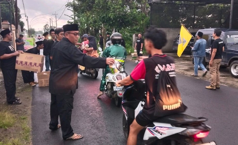 PSHT Letting 2025, Bagikan 1.500 Paket Takjil, Tebar Kepedulian Ramadan di Blitar