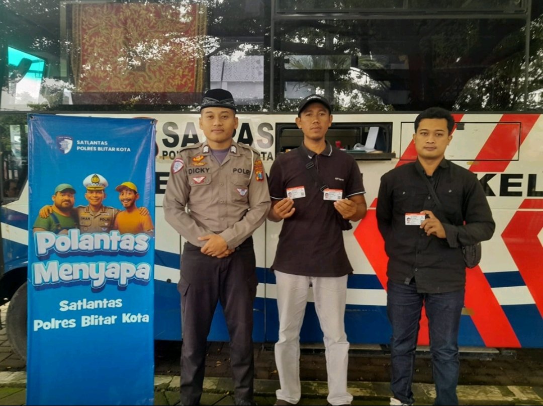 Polantas Menyapa, Satlantas Polres Blitar Kota Hadirkan Pelayanan Humanis di Samsat