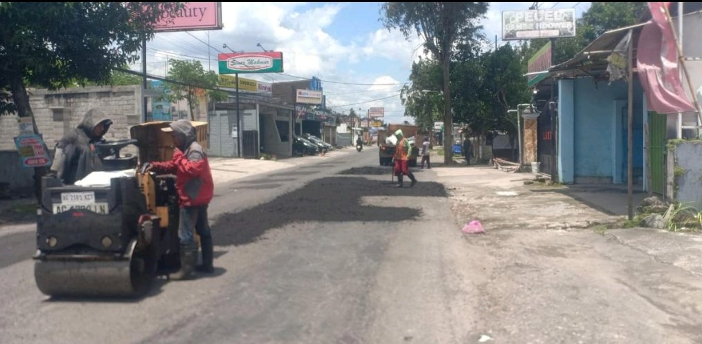Dinas PUPR Blitar Kerahkan 4 Tim URC Perbaiki Jalan Rusak di 22 Kecamatan