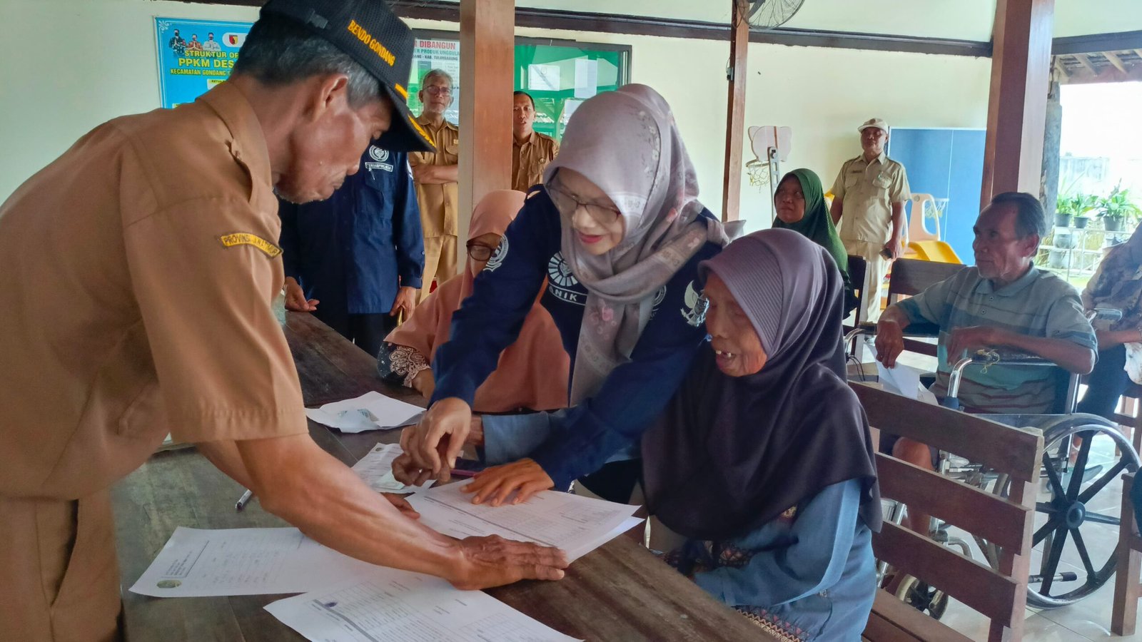 Anggaran Terbatas, Desa Bendo Salurkan BLT Dana Desa ke 7 Warga Prioritas