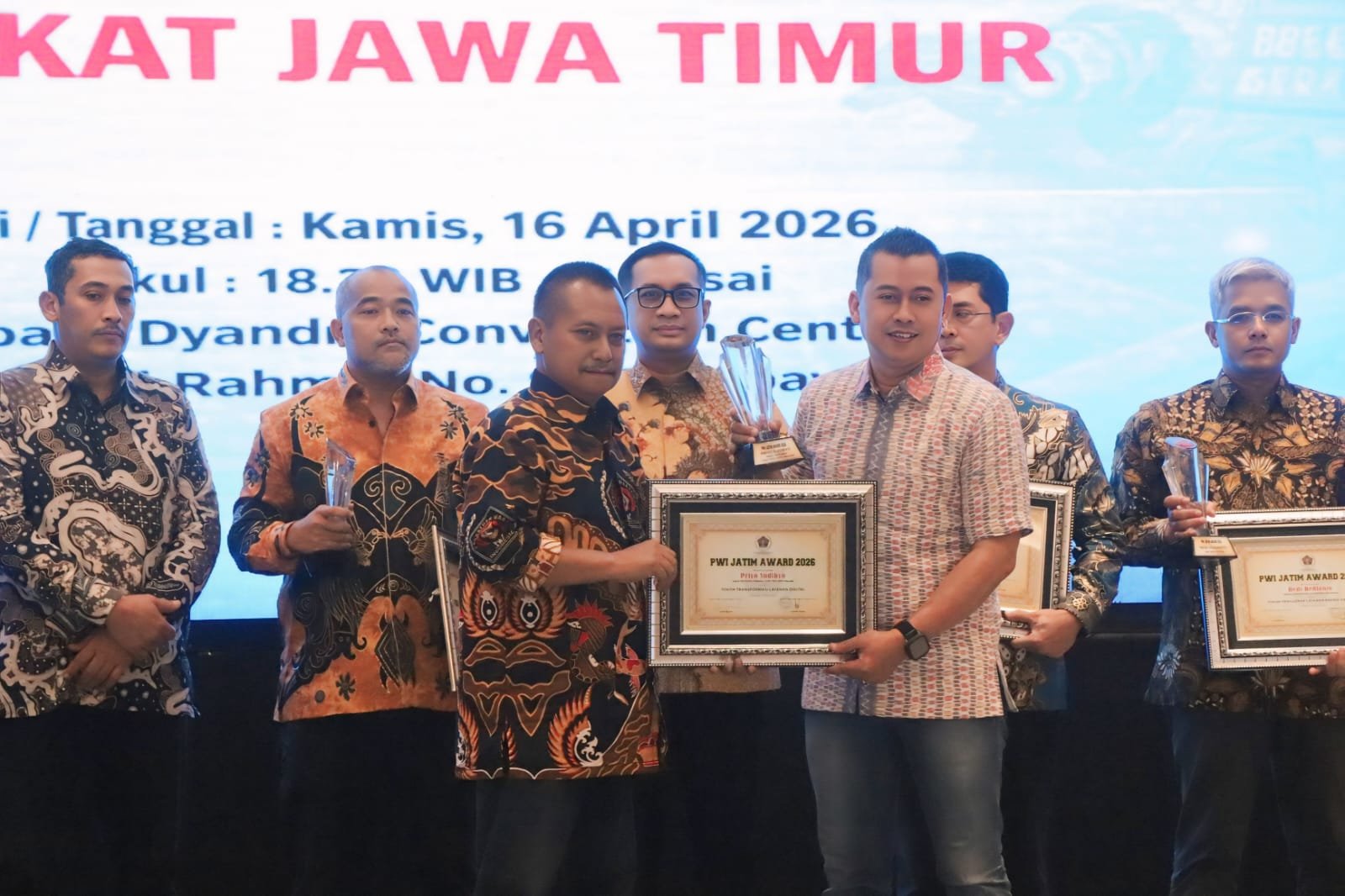 Dirut Tugu Tirta Raih PWI Jatim Award 2026 atas Transformasi Digital Layanan Air Minum