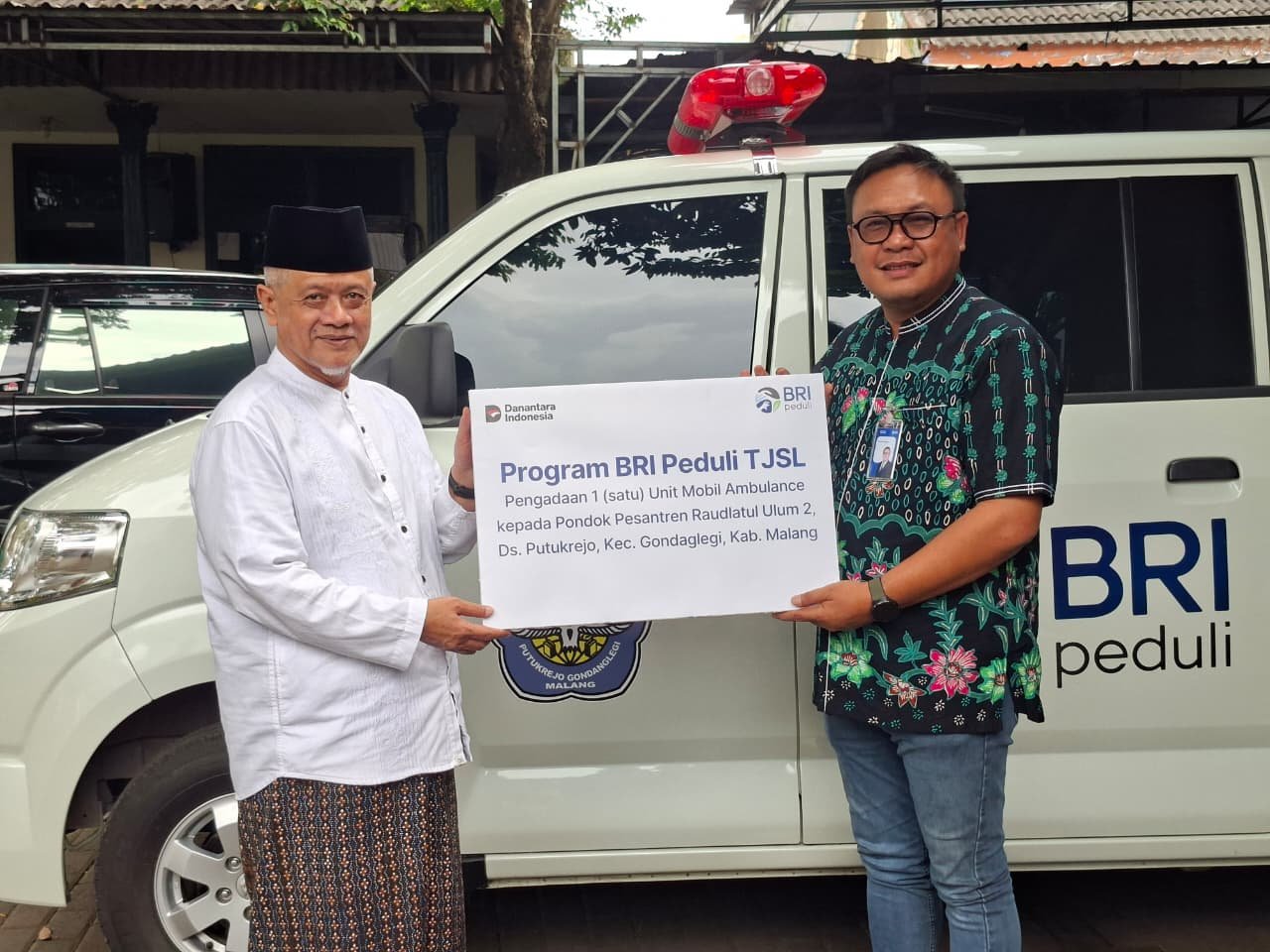 BRI Kepanjen Salurkan Ambulans untuk Ponpes Raudlatul Ulum 2 Gondanglegi, Layani 1.200 Santri
