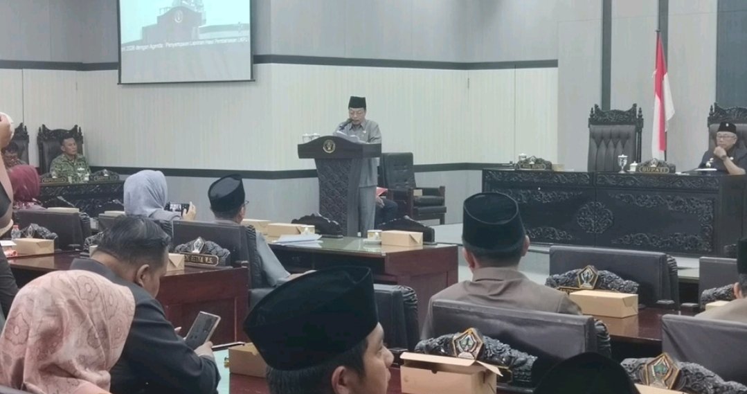 Rapat Paripurna DPRD, Bupati Rijanto Sampaikan Pendapat Akhir atas LKPJ Kabupaten Blitar 2025
