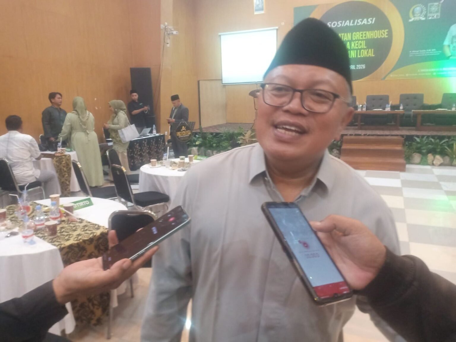 Gus Tamim Gerakkan Greenhouse Rumahan untuk Petani Blitar