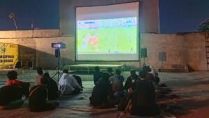 Dari Layar Nobar Ginanjar Rajut Kebersamaan dan Kemandirian Pemuda  Lewat Sepak Bola