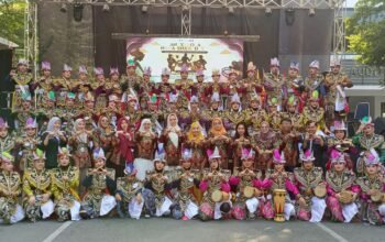 Mahasiswa PGSD UBHi Gelar Sandya Loka Nawasena Budaya