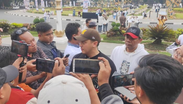 Ratusan Warga Gelar Aksi Damai di Balai Kota Malang, Program MBG Dinilai Dongkrak Ekonomi Petani dan UMKM