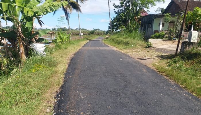DPUBM Kabupaten Malang Perbaiki Jalan Berlubang di Desa Bantur, Kini Lebih Nyaman Dilalui Warga